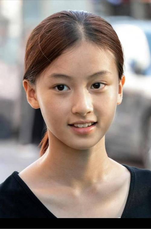 演员七七_女星七七是谁_七七女明星