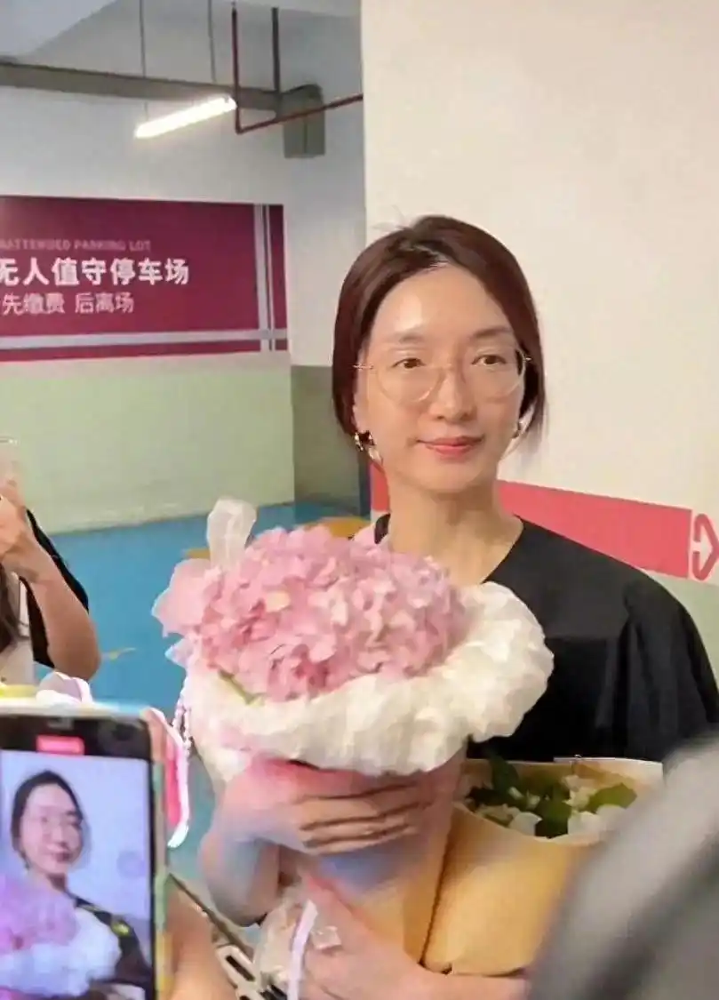 明星卸妆前后颜值对比_国内雀斑多的女明星_娱乐圈真实素颜